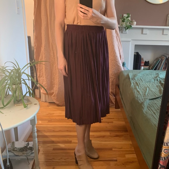 3/$30 Pleated Plum Midi Skirt - Picture 1 of 7